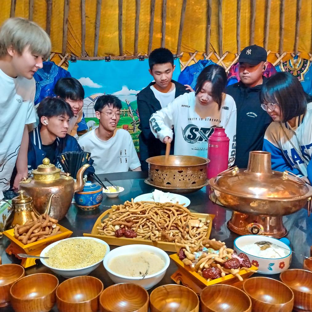 科右前旗大学生草原旅游节活动举行