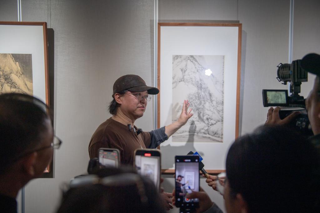 范治斌水墨作品回乡展在呼和浩特市开幕