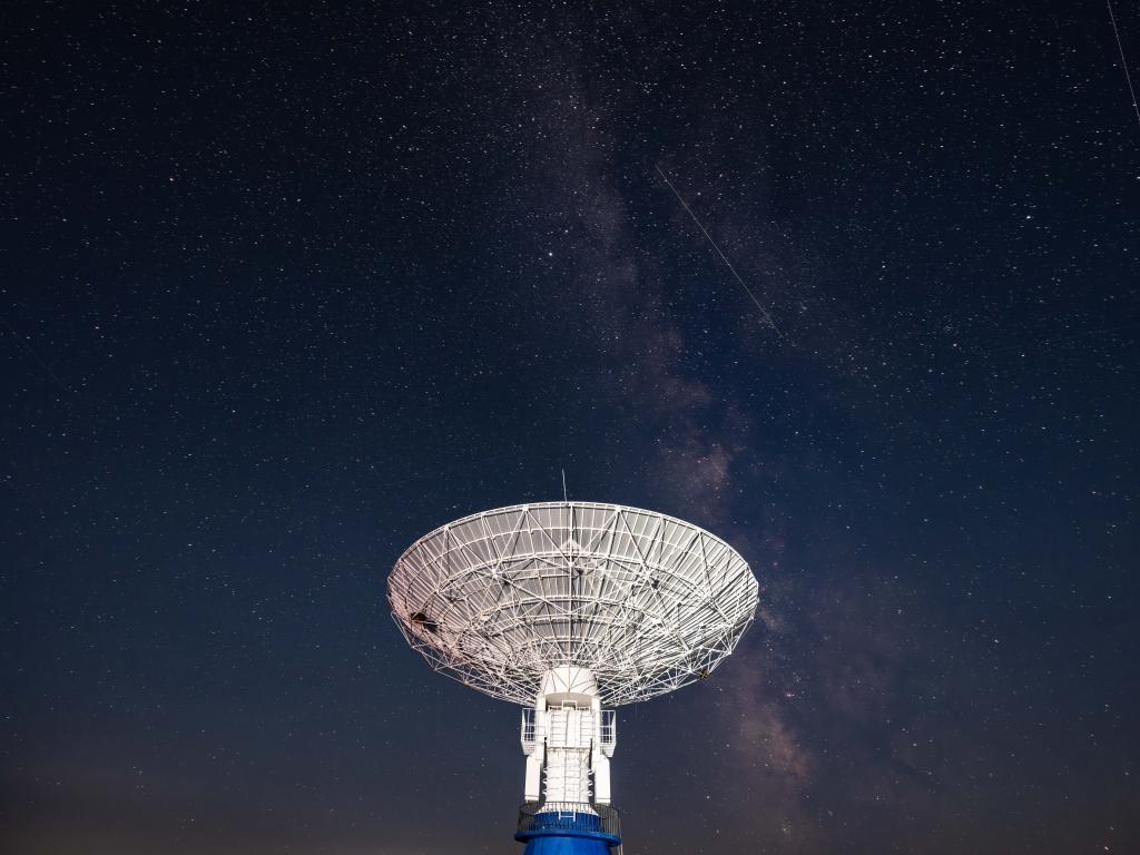星空下的草原天眼