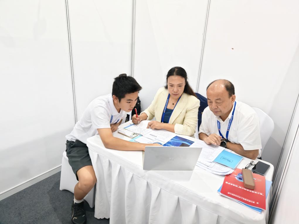当这场创新大赛从“评作品”转向“拼实力”