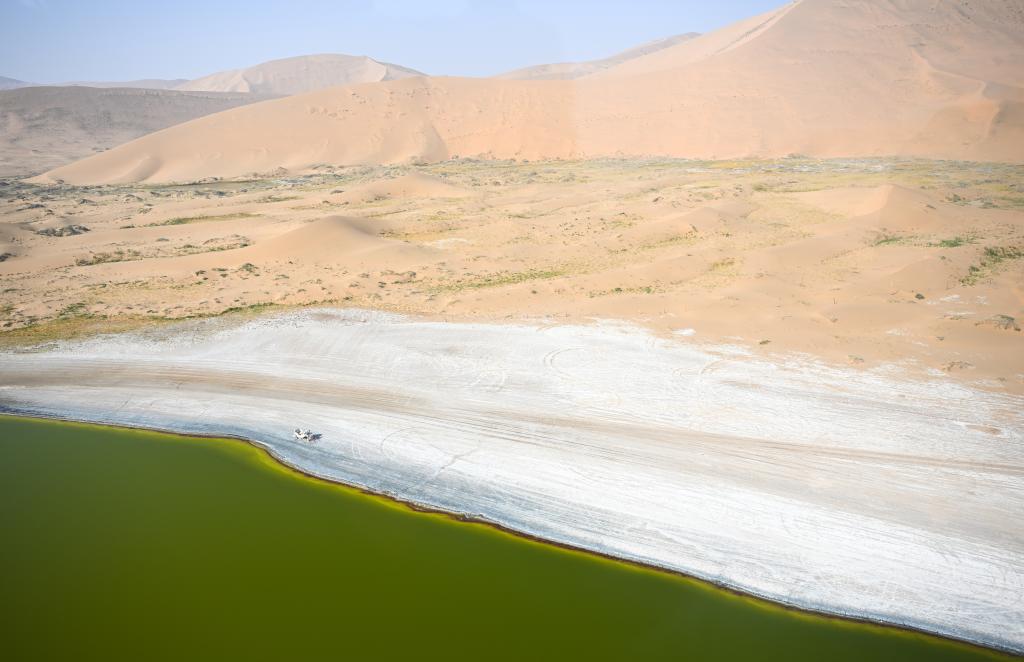 巴丹吉林沙漠秋日即景
