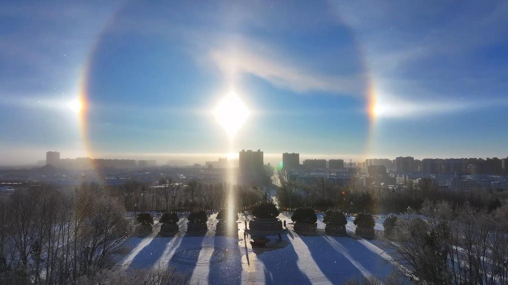 锡林浩特雪后“幻日”美景