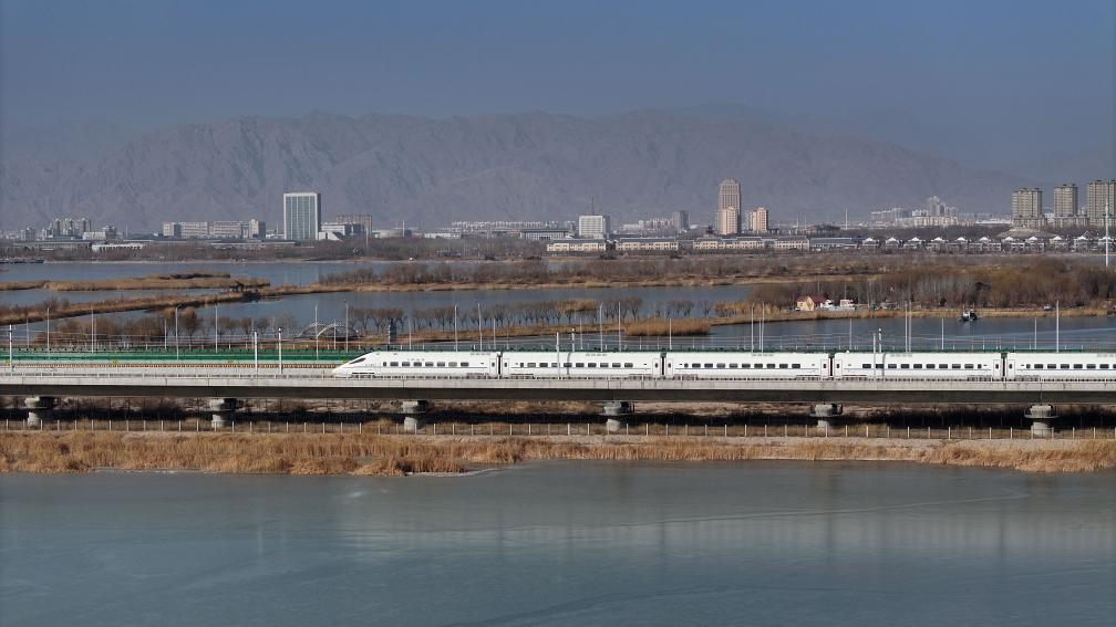 包银高铁全线投运联通西北高铁环形路网