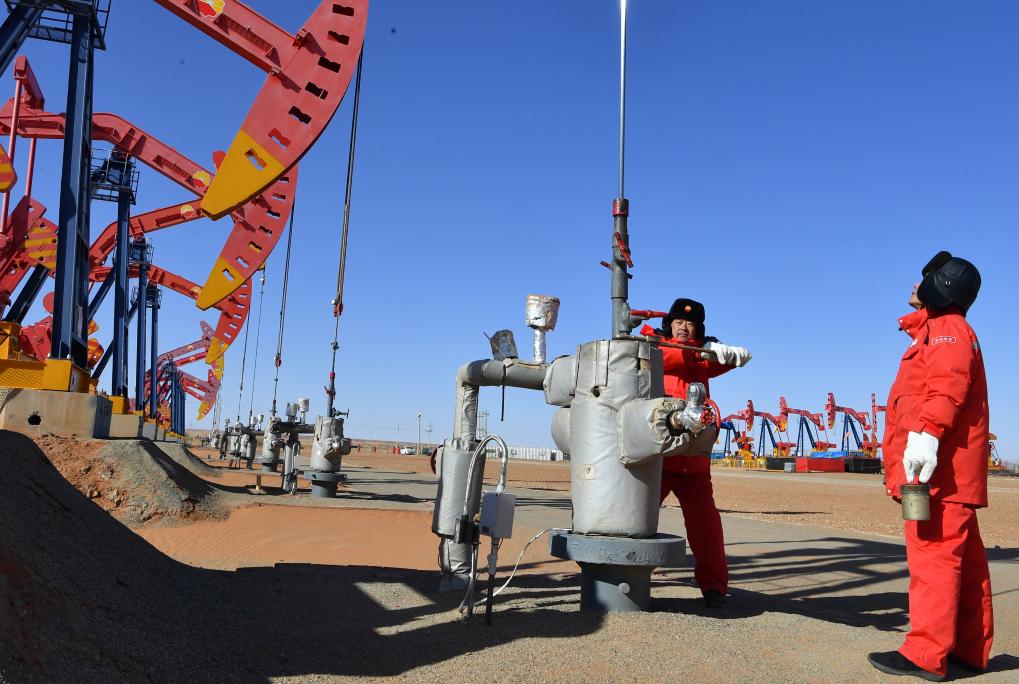 新春走基层｜沙漠深处，倾听油井“心跳”的人