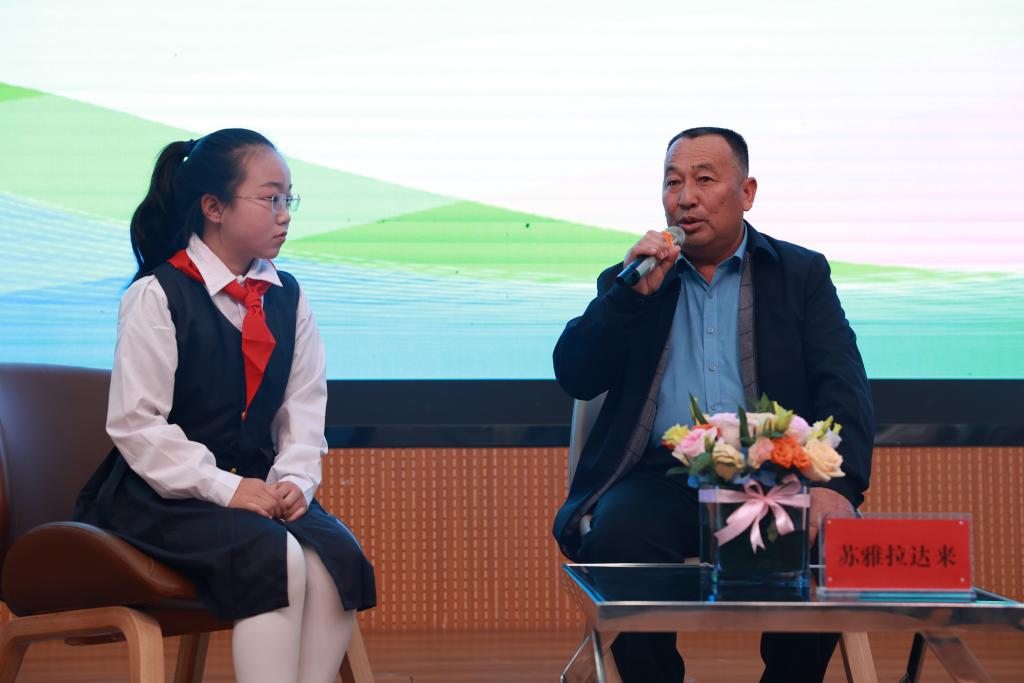 乌审旗开启中小学劳动教育宣传月活动