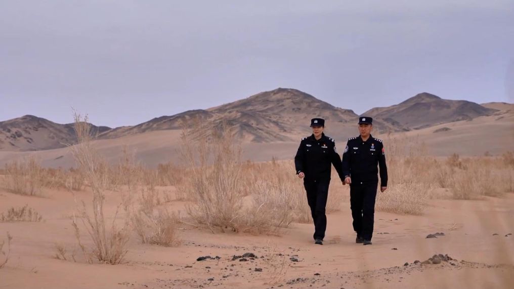 万里边疆行｜扎根大漠戈壁的夫妻警务室