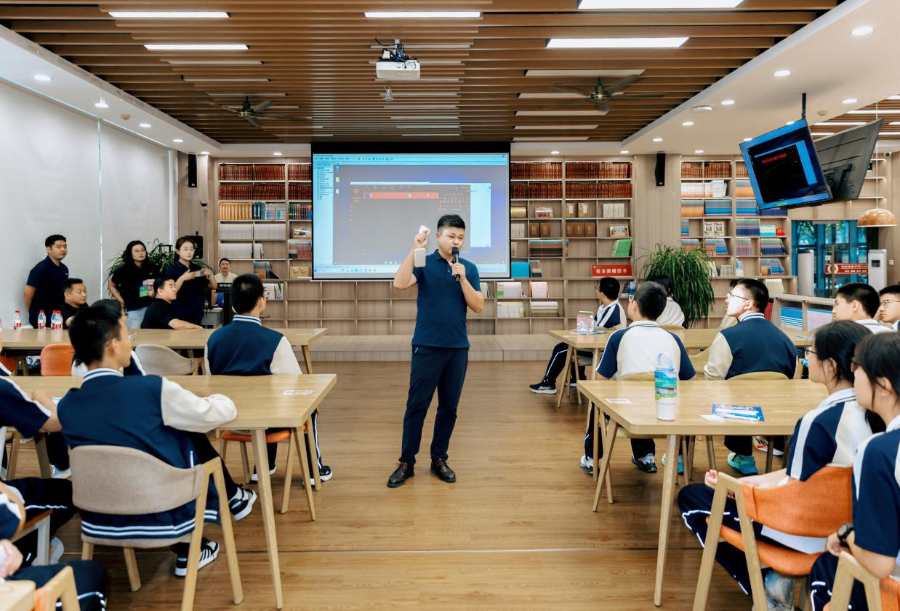 网络安全科普活动走进呼和浩特市二中