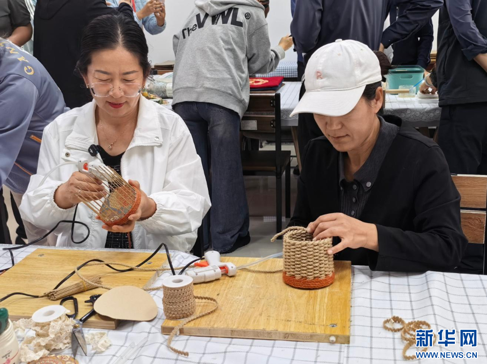 内蒙古康巴什：以工代赈 “荔枝花开”