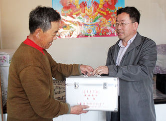 达茂旗教育实践活动确保学习教育全覆盖