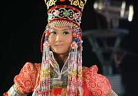 内蒙古模特赛选手大秀蒙古族盛装
