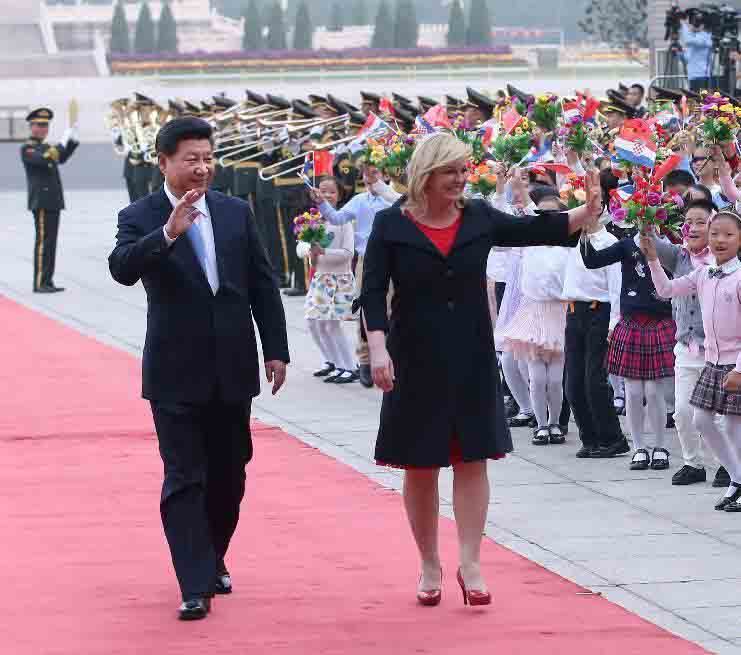 习近平举行仪式欢迎克罗地亚总统访华