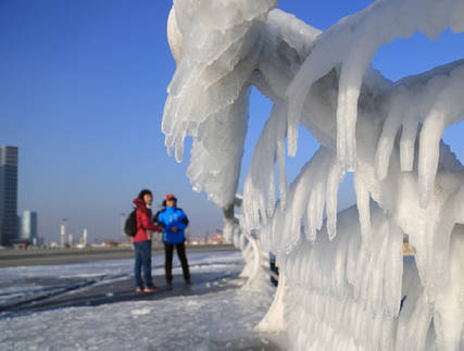  大连海岸 现冰挂 奇观 _图片频道_新华网
