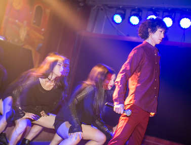 庞麦郎开演唱会全程假唱 多次口型对不上 - 新