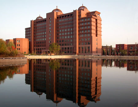 中外大学校长论坛在内蒙古大学举行