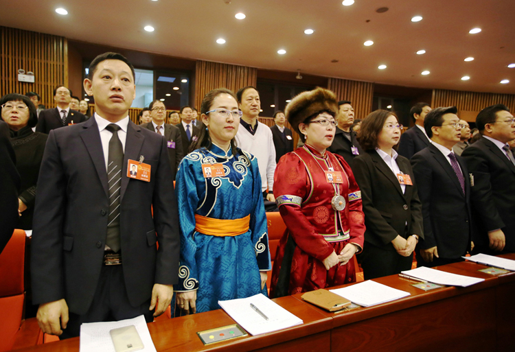 内蒙古自治区十三届人大一次会议开幕