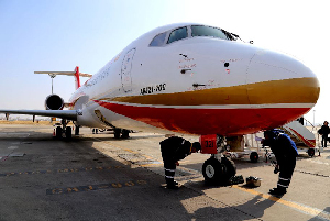 国产ARJ21客机示范运营
