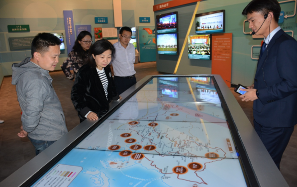 中国进出口银行内蒙古自治区分行参观庆祝内蒙古自治区成立70周年展览