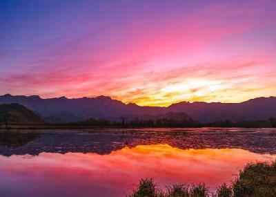 初夏的神农架上演光影与色彩的盛宴