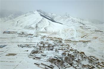 春雪驚艷烏鞘嶺