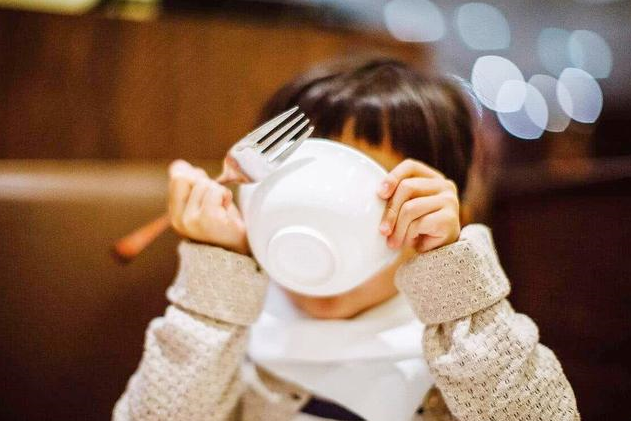 积食如何辨别？一闻、二看、三感觉