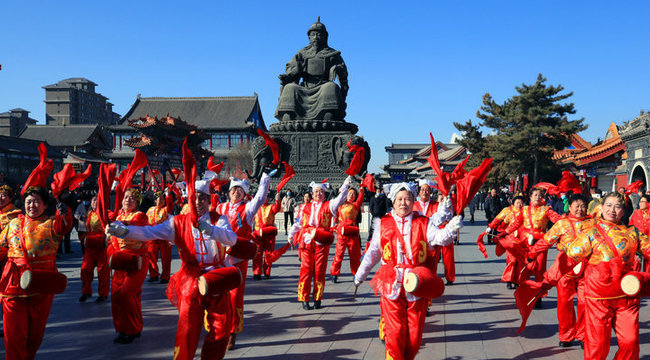 塞外青城闹新春