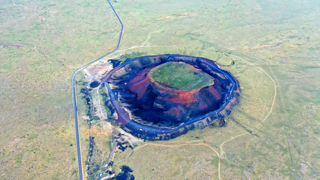 500米高空俯瞰草原火山