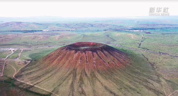 500米高空俯瞰草原火山