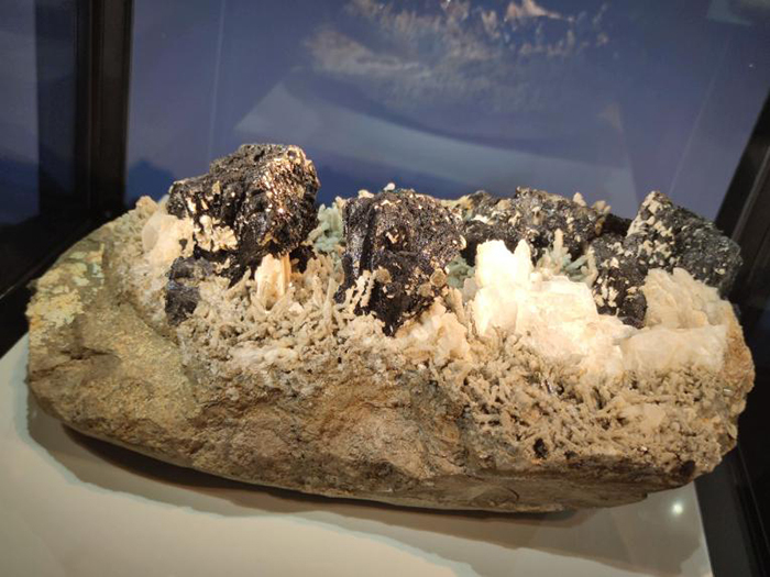 内蒙古的矿物“晶灵”