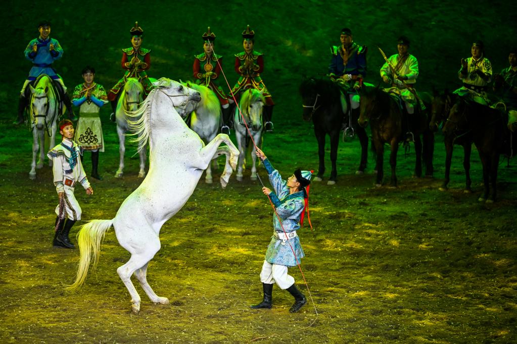 大型馬舞劇《千古馬頌》在呼和浩特開演