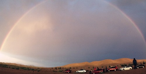 雨过天晴后，看到了最美丽的沙漠彩虹